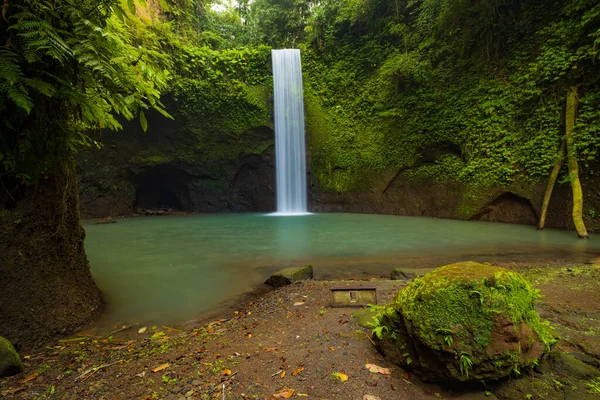 Paisagem Tropical Bela Cachoeira Escondida Floresta Tropical Conceito Aventura Viagem — Fotografia de Stock