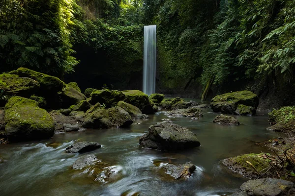 Blick Auf Den Wasserfall Regenwald Tropische Landschaft Abenteuer Und Reisekonzept — Stockfoto