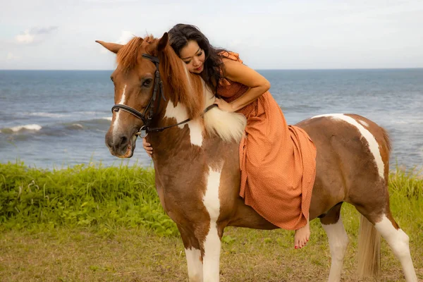 Horsewoman Lying Withers Horse Asian Woman Riding Horse Homan Animal — Stock Photo, Image