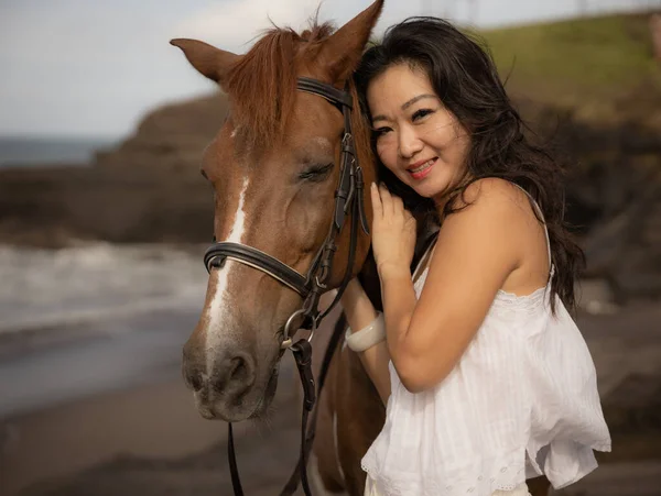Portrait Asian Woman Brown Horse Woman Hugging Horse Romantic Concept — Stock Photo, Image