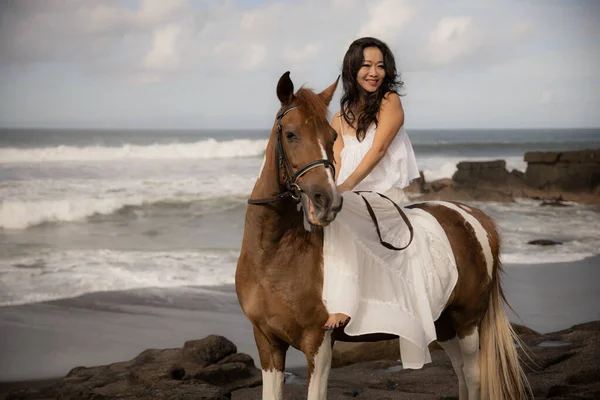 Asian Woman Riding Horse Beach Outdoor Activities Woman Wearing Long — Stock Photo, Image