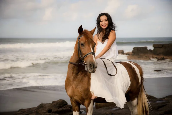 Asian Woman Riding Horse Beach Outdoor Activities Woman Wearing Long — Stock Photo, Image