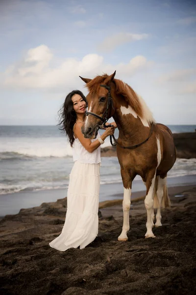 Woman Leading Horse Its Reins Horse Riding Beach Love Animals — Stock Photo, Image