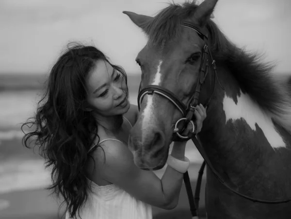 Monochrome Portrait Asian Woman Horse Woman Hugging Horse Romantic Concept — Stock Photo, Image