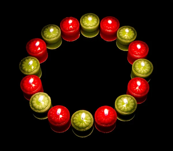 Muchas velas en círculo, reflejadas Imagen de archivo