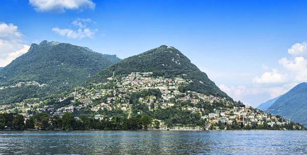 Stadt Lugano, bré mountain — Stockfoto