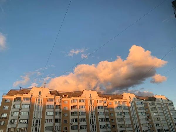 Paisaje Urbano Puesta Sol Luz Nubes — Foto de Stock