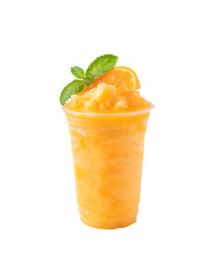 Portakal suyu Smoothie Frappe beyaz arkaplanda izole edilmiş.