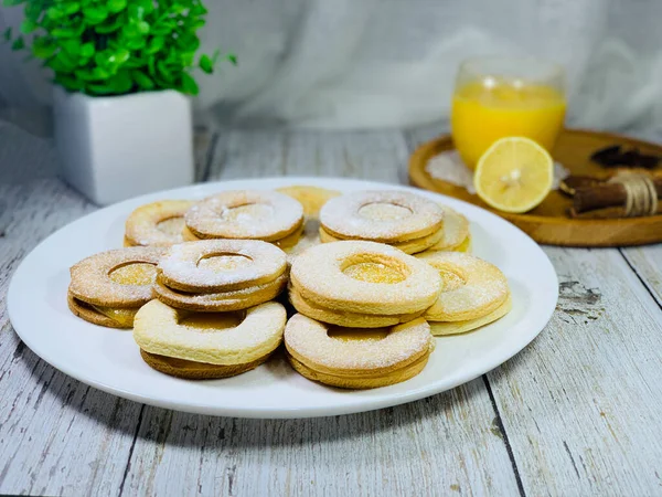 Cookies Sprinkled Icing Sugar White Plate Biscuits Lemon Filling Lemon — Stock Photo, Image