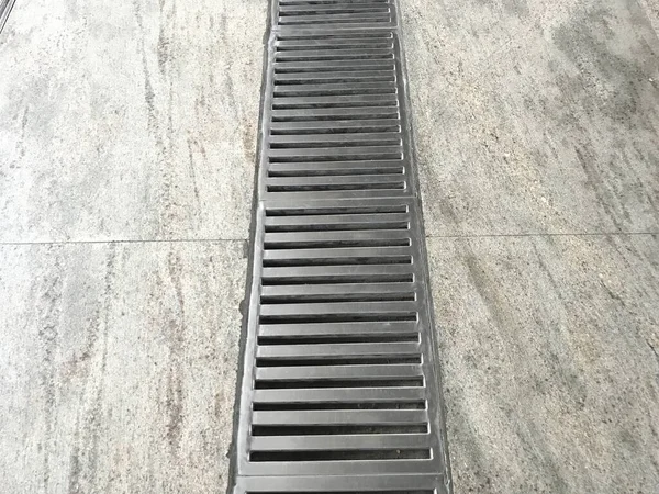 Stainless Steel Power Coated Fabricated Floor Drain Longitudinal Gratings Metro — Stock Photo, Image