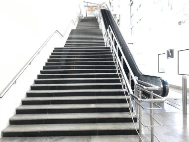 Siyah renkli Granit, metro istasyonu ve alışveriş merkezi için lastik ve basamakları bitirdi