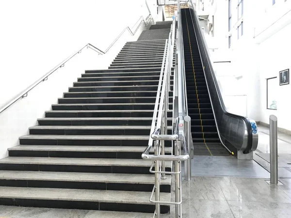 Zwarte Kleur Graniet Afgewerkte Loopvlak Stijgers Voor Metrostation Winkelcentrum — Stockfoto