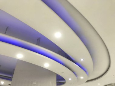 Uluslararası bir havaalanı için mavi yay dairesi veya eğri alçı taşı dekoratif sahte tavan içleri