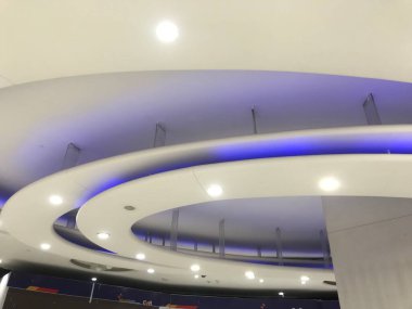 Uluslararası bir havaalanı için mavi yay dairesi veya eğri alçı taşı dekoratif sahte tavan içleri