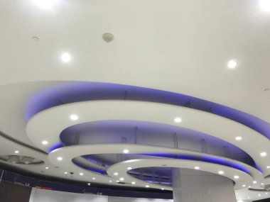 Uluslararası bir havaalanı için mavi yay dairesi veya eğri alçı taşı dekoratif sahte tavan içleri
