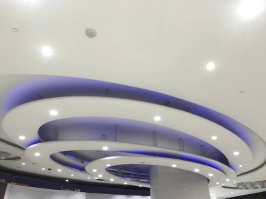 Uluslararası bir havaalanı için mavi yay dairesi veya eğri alçı taşı dekoratif sahte tavan içleri