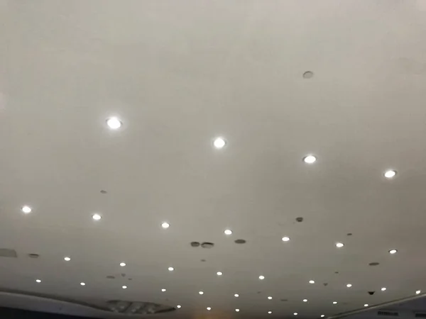Interiores Techo Falso Yeso Suspendido Con Pequeñas Luces Punteadas Para — Foto de Stock