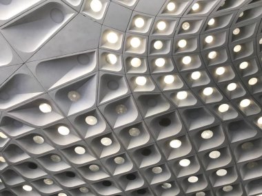 Uluslararası havaalanı dekoratif gerçek beton tavan waffle kutusu tasarımında doğal ışık modeliyle