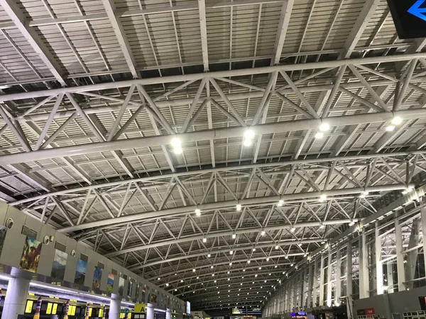 Structural Steel Truss Roof Panel Sandwich Paneling International Airports — Stock Photo, Image