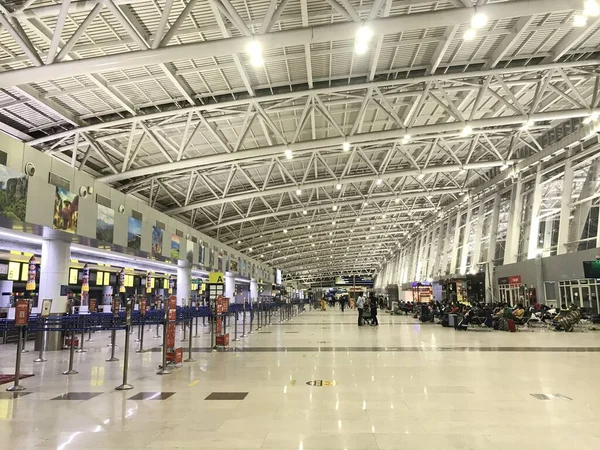 Structural Steel Truss Roof Panel Sandwich Paneling International Airports — Stock Photo, Image