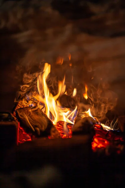 Campfire Burns Snow Night Snow Cold Winter Flame Fire Warms — Stock Photo, Image