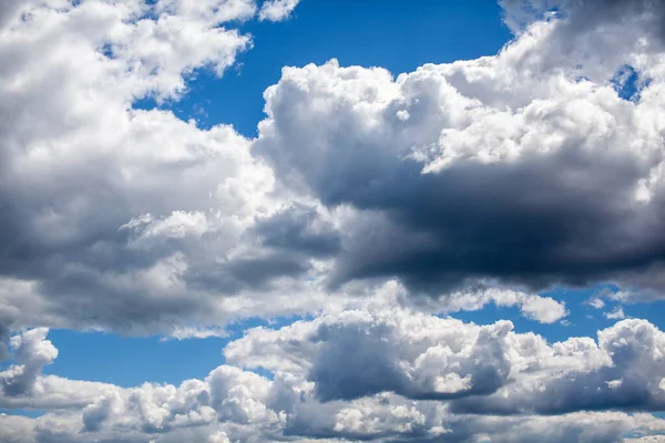 Grandes Nubes Blancas Primer Plano Cielo Azul Hay Lugar Para — Foto de Stock