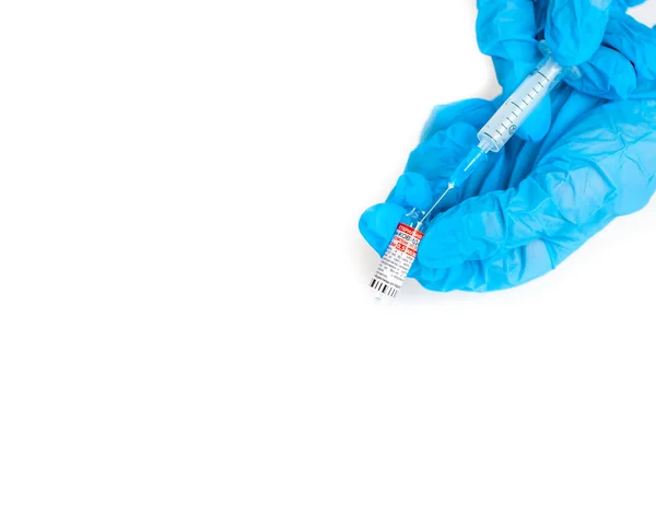 ロシアのケメロヴォ 2021年7月 コロナウイルスワクチンは 注射器の手にあります コロナウイルスCovid 19ワクチンスプートニクV ローカル名Gamcovidvac ロシアで生産し 注射の準備ができて — ストック写真