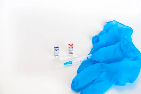 ロシアのケメロヴォ 2021年7月 コロナウイルスワクチンは 注射器の手にあります コロナウイルスCovid 19ワクチンスプートニクV ローカル名Gamcovidvac ロシアで生産し 注射の準備ができて — ストック写真