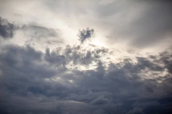 Cielo Dramático Con Nubes Grises Sobre Ciudad Antes Tormenta Clima — Foto de Stock