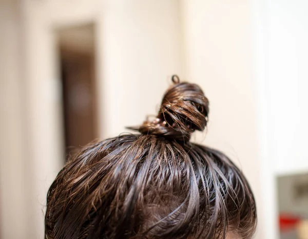 Estilo Vida Mujer Pinta Henna Pelo Gris Pelo Colorante Autocuidado — Foto de Stock