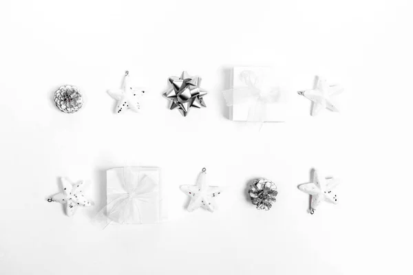 Arranjo Branco Prata Decorações Natal Estrelas Caixas Presente Diy Cones — Fotografia de Stock