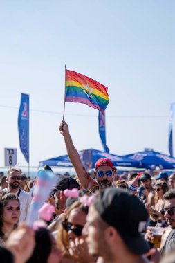 25.06.2021. İsrail. Tel Aviv 'de. Haziran 2021 'de Tel Aviv' deki dünyanın en büyük geçit töreni. Akdeniz kıyılarında 