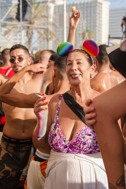 25.06.2021. İsrail. Tel Aviv 'de. Haziran 2021 'de Tel Aviv' deki dünyanın en büyük geçit töreni. Akdeniz kıyılarında 