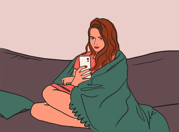 Sıcak bir battaniyenin altında rahat koltukta oturan genç bir kadın akıllı telefonunu kontrol ediyor ve gülümsüyor. Çekici kız telefonu tutuyor. Sosyal medya bağımlılığı kavramı. Düz biçimli elle çizilmiş vektör illüstrasyonu.