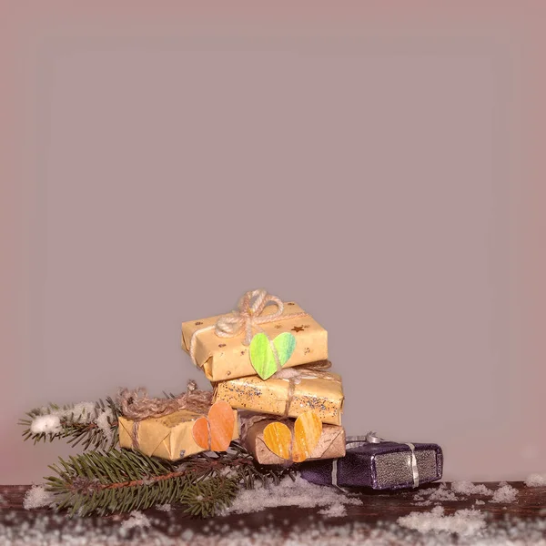 Різдво Новорічний Фон Подарункові Коробки Паперові Серця Гілочки Ялинки Зимовий — стокове фото