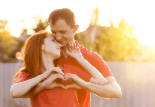 Foco Suave Pareja Amor Feliz Pareja Joven Aire Libre Estilo — Foto de Stock