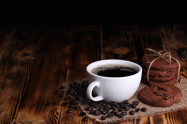 Біла Чашка Американської Кави Печивом Шоколаду Темному Старовинному Дерев Яному — стокове фото