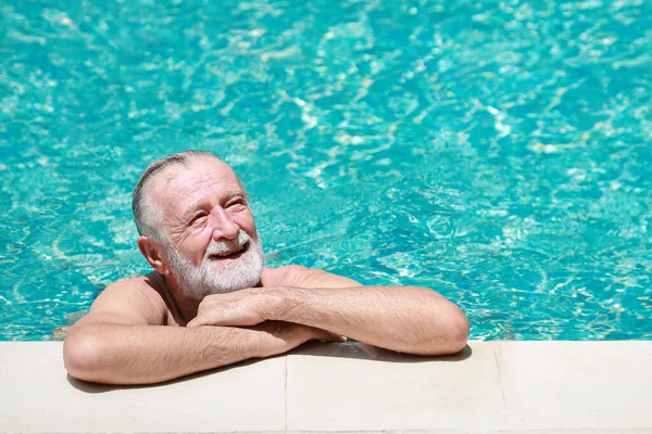 Senior Fit Aktiven Kaukasischen Mann Mit Weißem Bart Und Blick — Stockfoto