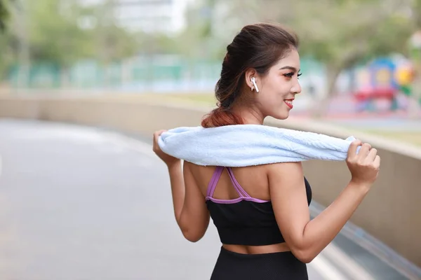 Visão Traseira Retrato Desportivo Jovem Asiático Mulher Sportswear Jogging Livre — Fotografia de Stock