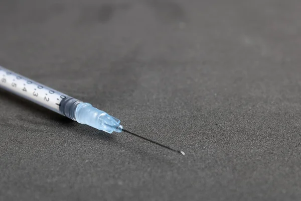 Syringe Needle Gray Background Product Macro Photography — Stock Photo, Image