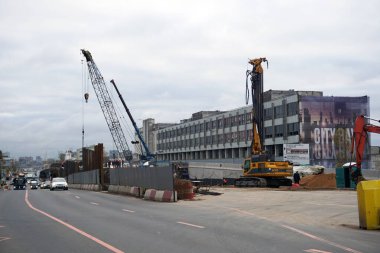 Moskova / Rusya - 21 Ekim 2020: Moskova 'daki Volokolamskoe karayolunda yeni bir trafik kavşağının inşası.