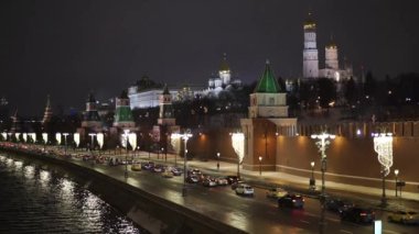 Moskova Rusya - 29 Ocak 2021: Kremlin seti gece. Moskova Kremlin. Moskova 'da kar yağıyor..