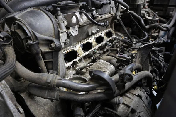 Motore Parzialmente Smontato Auto Moderna Pronto Riparazione Motore Sporco Servizio — Foto Stock