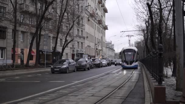 Moscú Rusia Abril 2021 Tráfico Centro Histórico Moscú Día Nublado — Vídeos de Stock