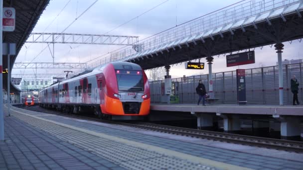 Moscou Russie Avril 2021 Train Urbain Moderne Confortable Avaler Dans — Video