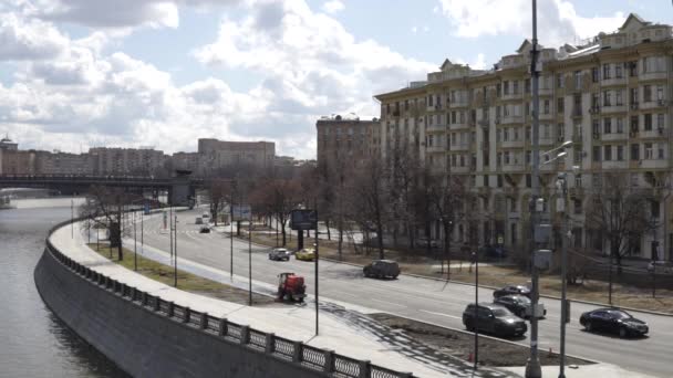 Moscow Russia April 2021 Movement Cars Taras Shevchenko Embankment Warm — Stock Video