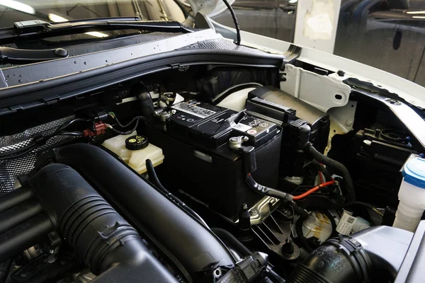 Moscow Russia April 2021 Battery Installed Engine Compartment Modern Car — Stock Photo, Image