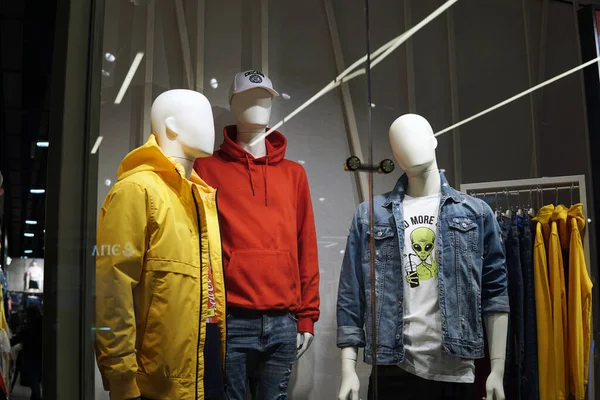Moskau Russland April 2021 Schaufenster Eines Ladens Für Modische Kleidung — Stockfoto