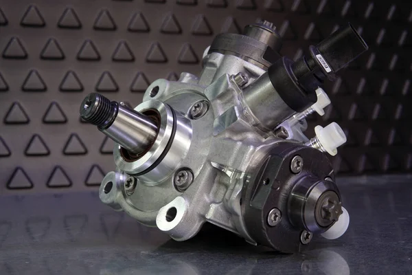 Dizel motor için yüksek basınçlı yakıt pompası.