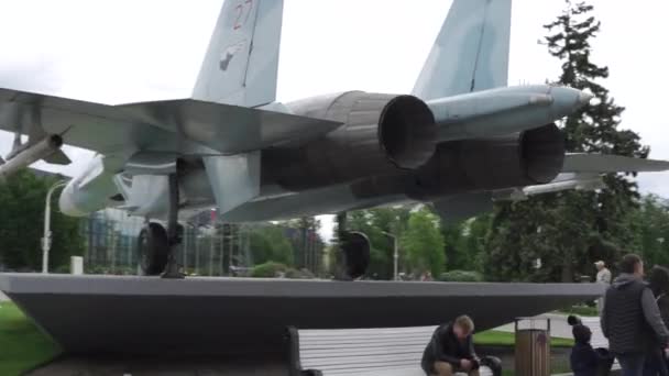 Moscú Rusia Mayo 2021 Aviones Montados Pedestal Frente Pabellón Cosmonáutica — Vídeos de Stock